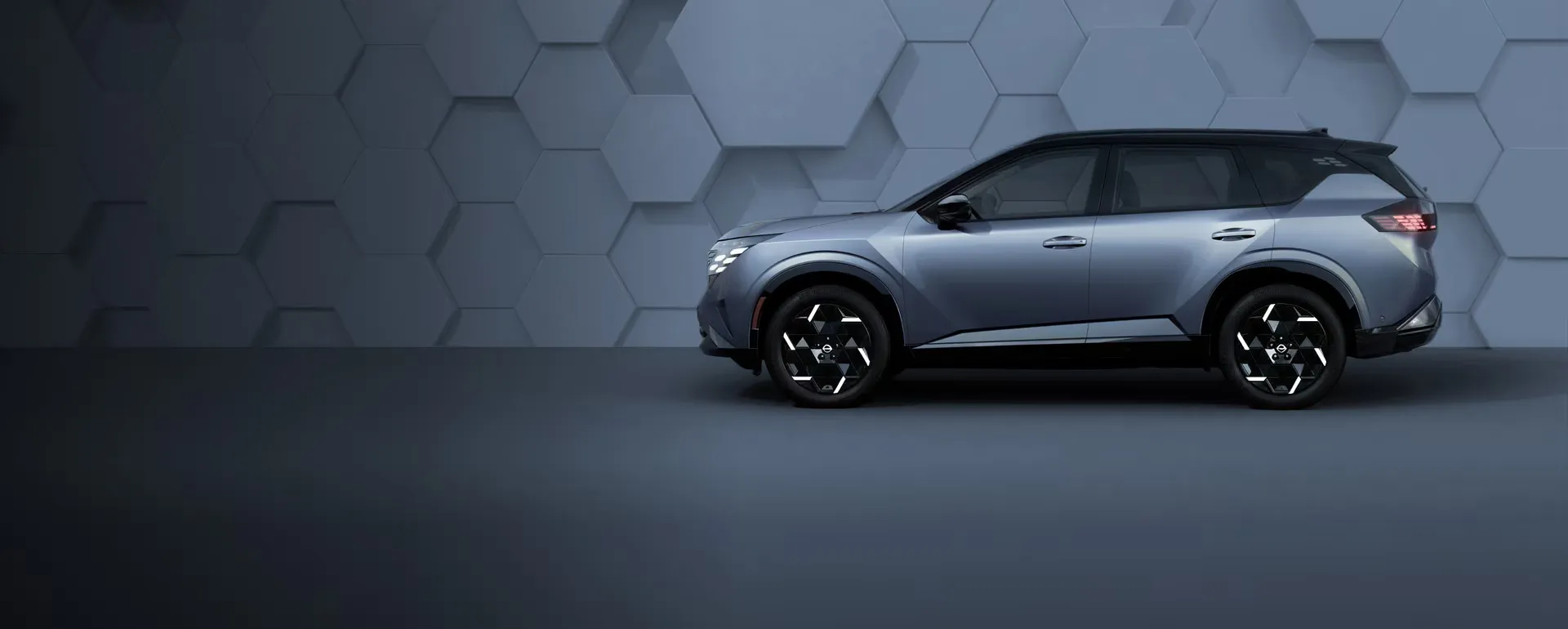 Nissan Rogue Hybrid e-POWER 2027 présenté de profil pour expliquer la technologie hybride Nissan e-POWER. 