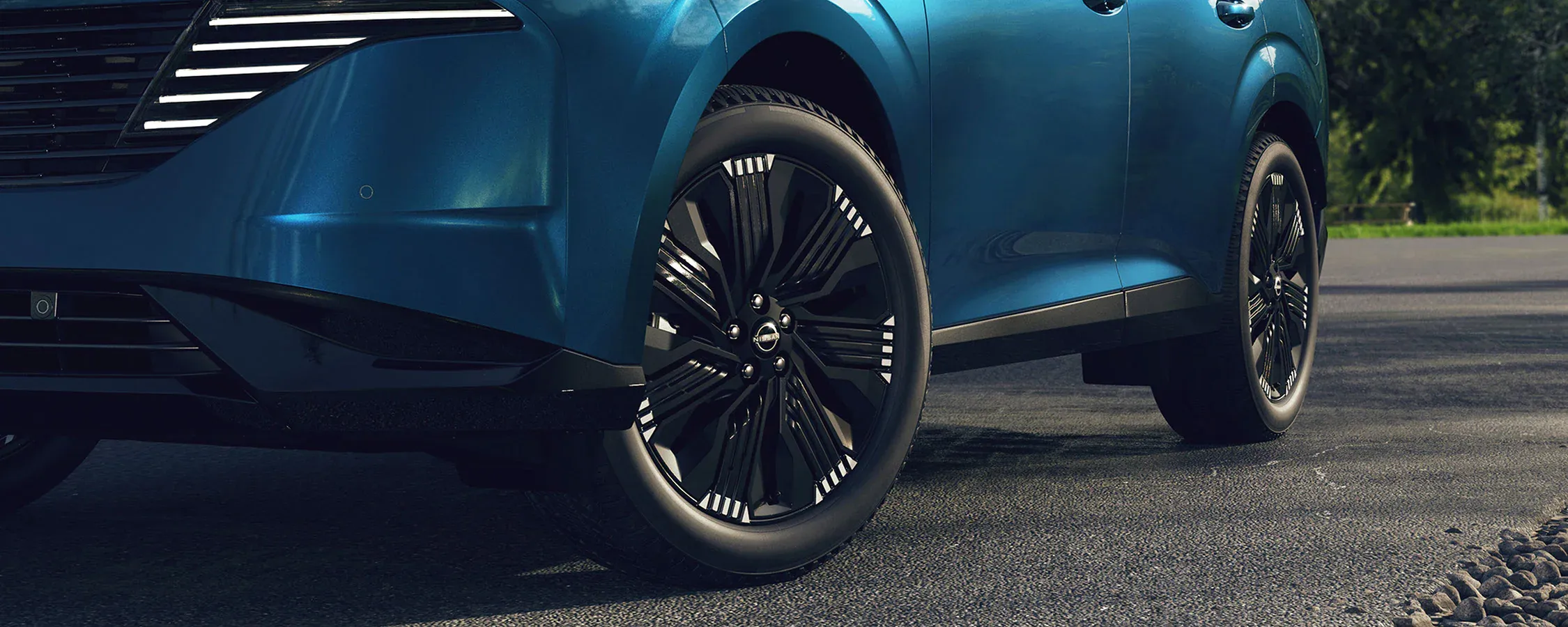 21-inch wheel of the blue 2026 Nissan Murano.