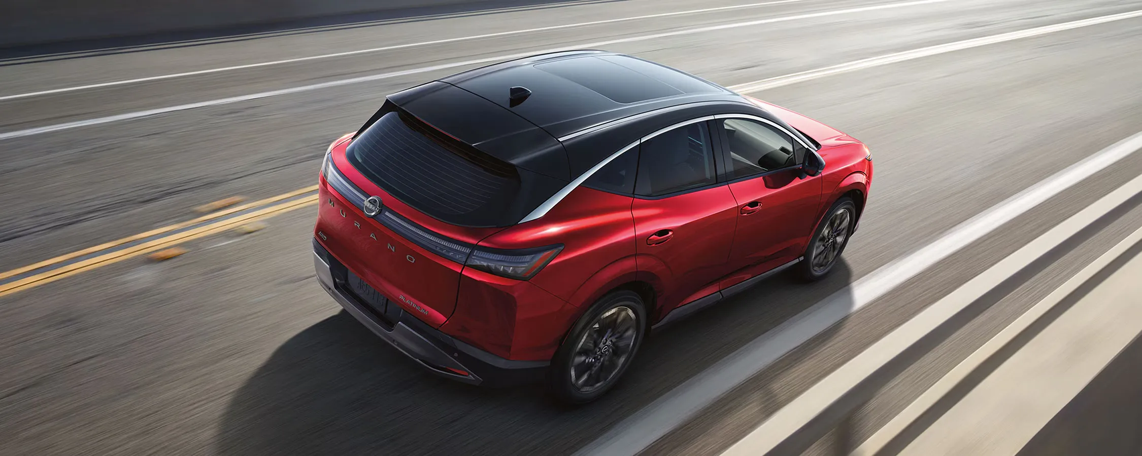 Nissan Murano 2026 rouge offrant confort et remorquage occasionnel.
