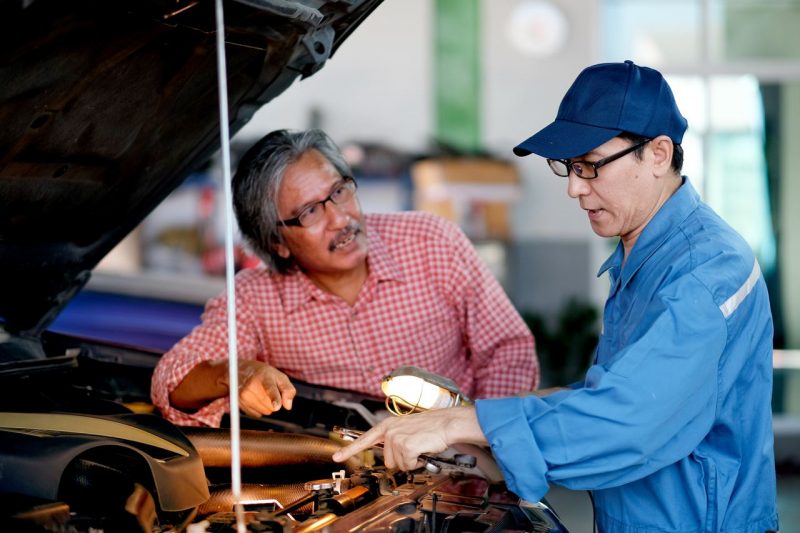 Nissan Tech with customer explaining something