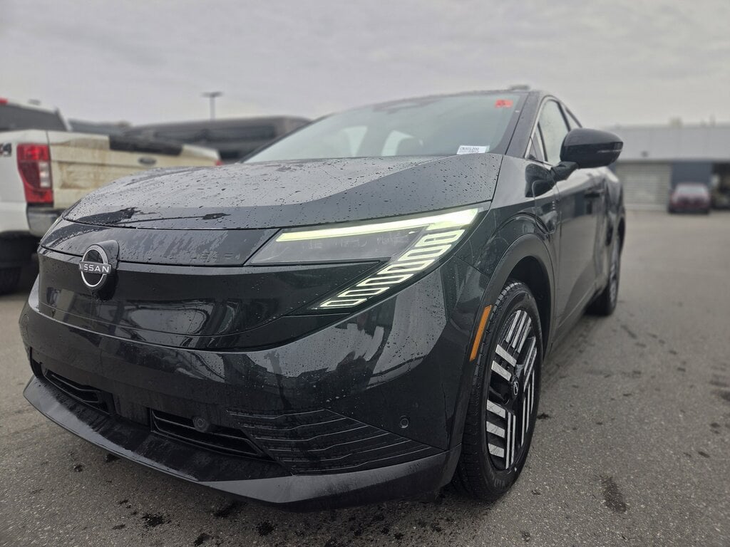 3/4 view of the new Nissan Leaf parked at Country Hills Nissan